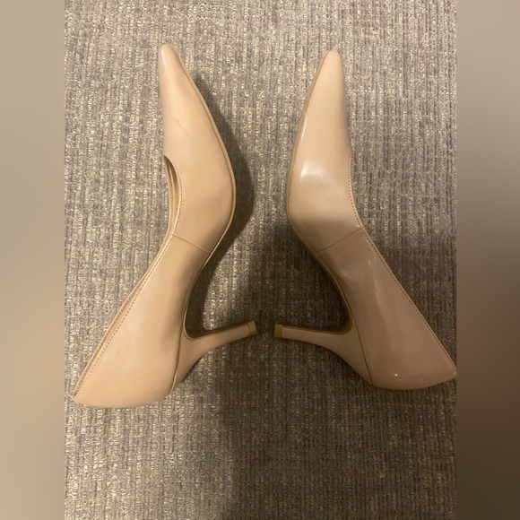 Nude heels size 5.5 - Picture 3 of 5